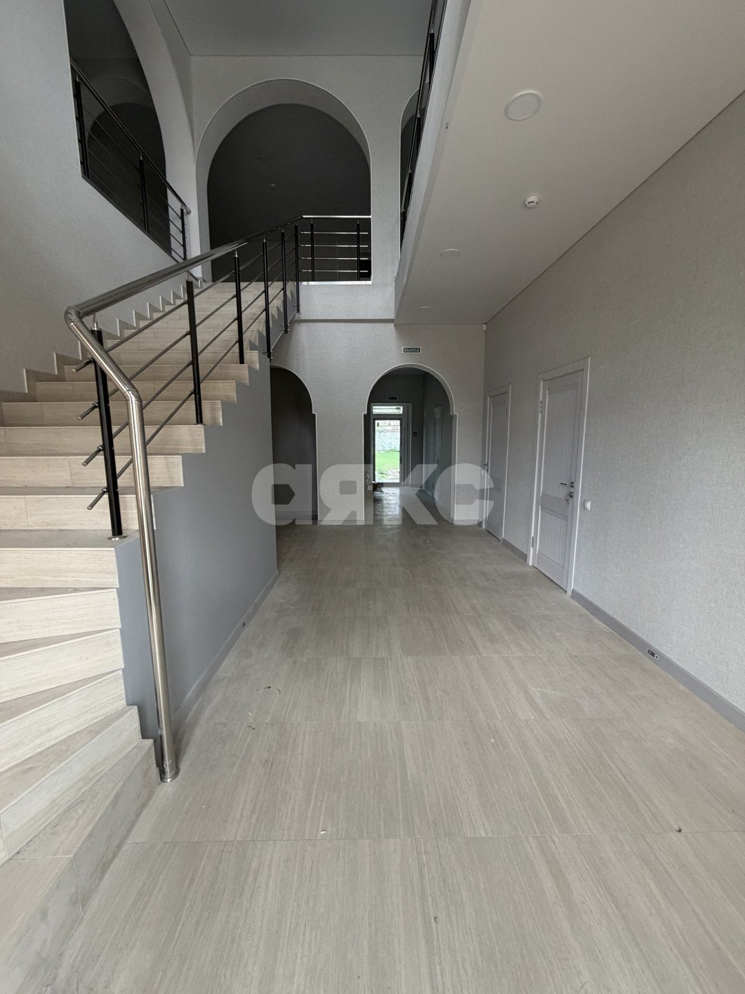 Фото №3: Коммерция 500 м² - Майкоп, ул. Кубанская