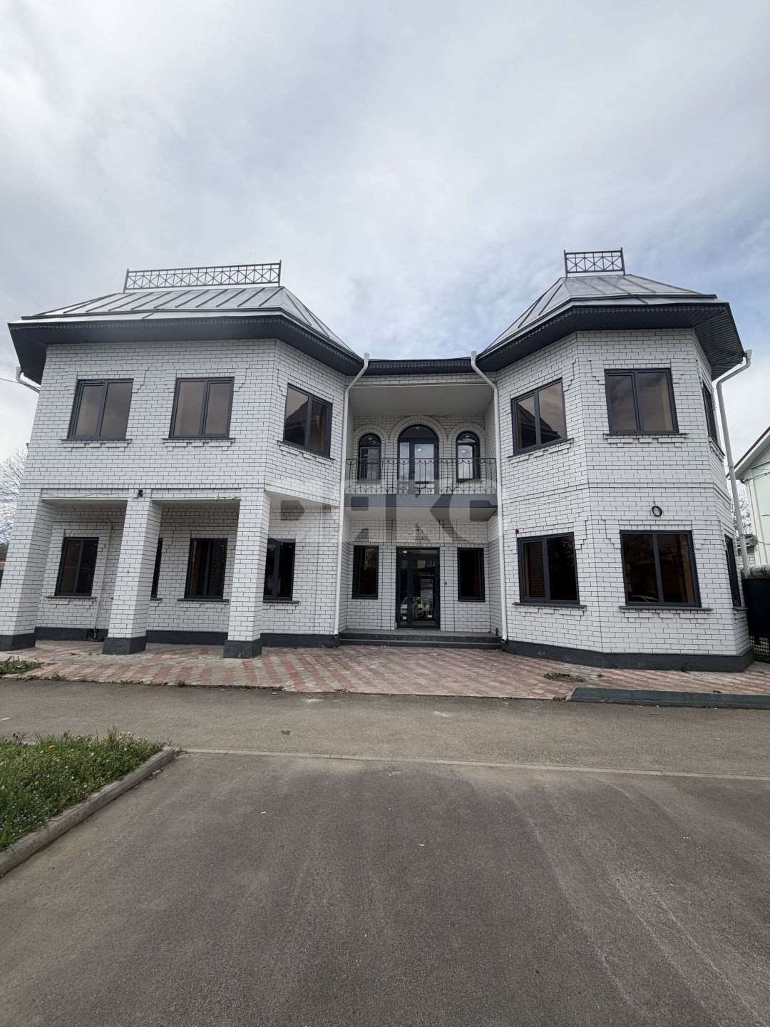 Фото №2: Коммерция 500 м² - Майкоп, ул. Кубанская