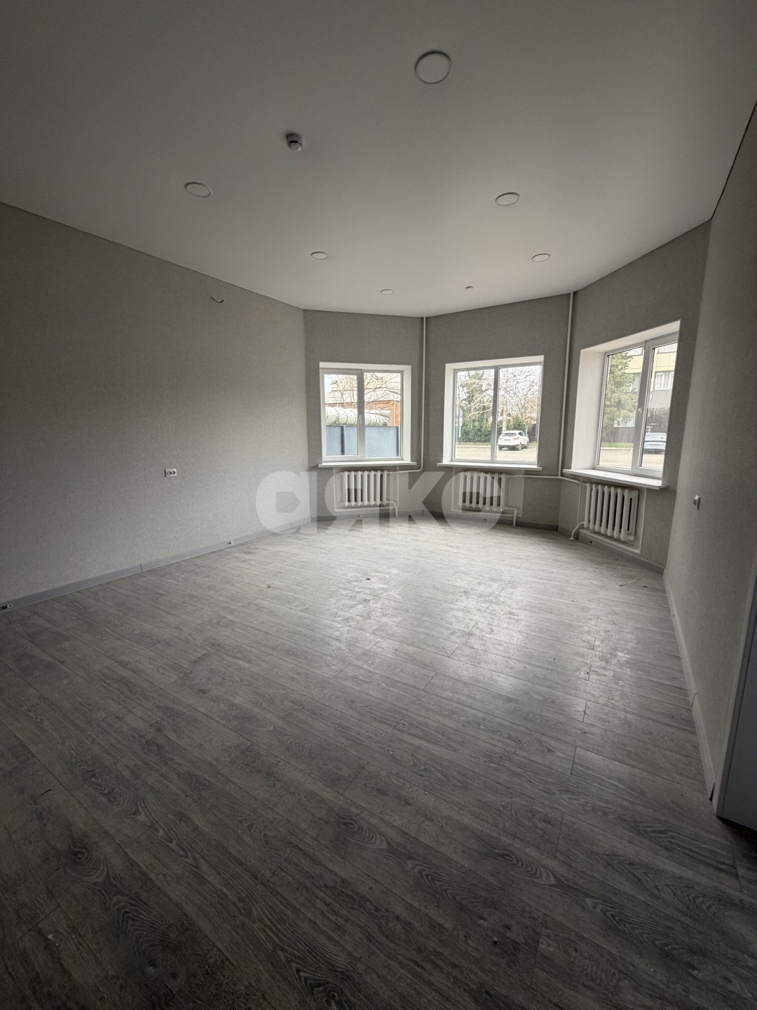 Фото №5: Коммерция 500 м² - Майкоп, ул. Кубанская, 17