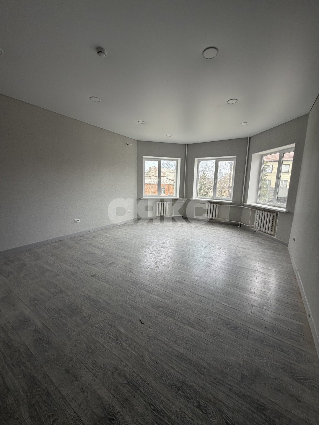 Фото №6: Коммерция 500 м² - Майкоп, ул. Кубанская, 17