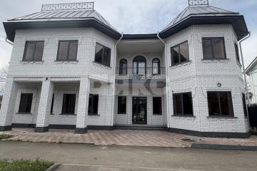 Фото №2: Коммерция 500 м² - Майкоп, ул. Кубанская, 17