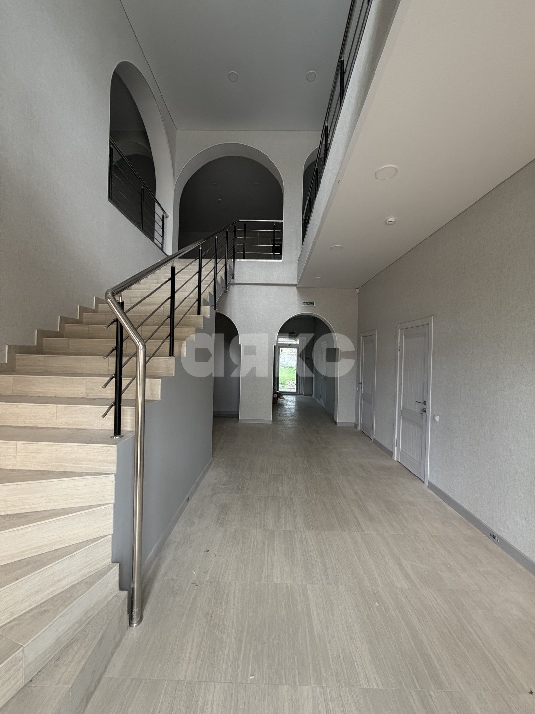 Фото №3: Коммерция 500 м² - Майкоп, ул. Кубанская, 17