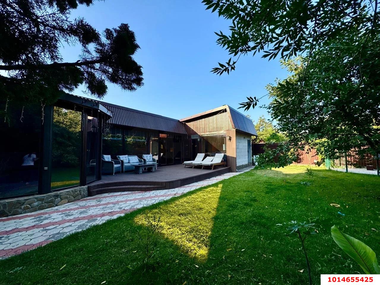 Фото №1: Дом 326 м² + 8 сот. - Краснодар, Прикубанский внутригородской округ, Калинино, мкр. Завод Радиоизмерительных Приборов, ул. Виктора Гришина, 38