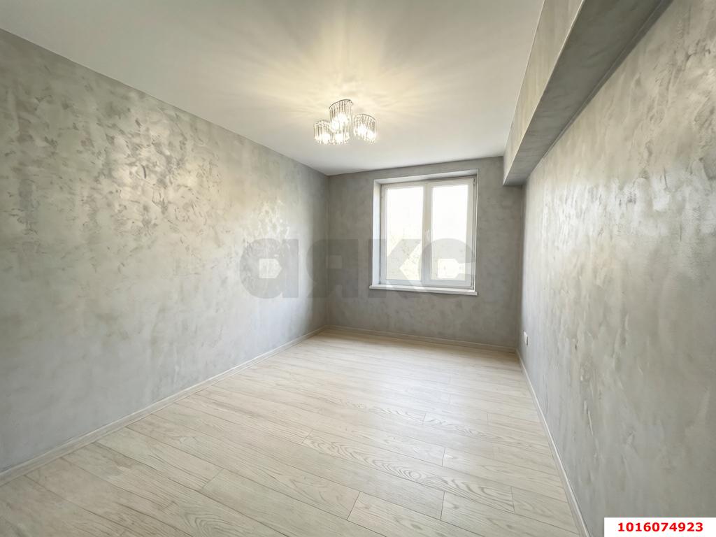 Фото №1: Торговое помещение <span class="whitespace-nowrap">18 м²</span>, <span class="whitespace-nowrap">16 эт.</span> - Краснодар, Прикубанский внутригородской округ, Восточный, мкр. жилой комплекс Квартал № 6, ул. имени Героя Советского Союза Николая Воробьёва, 17