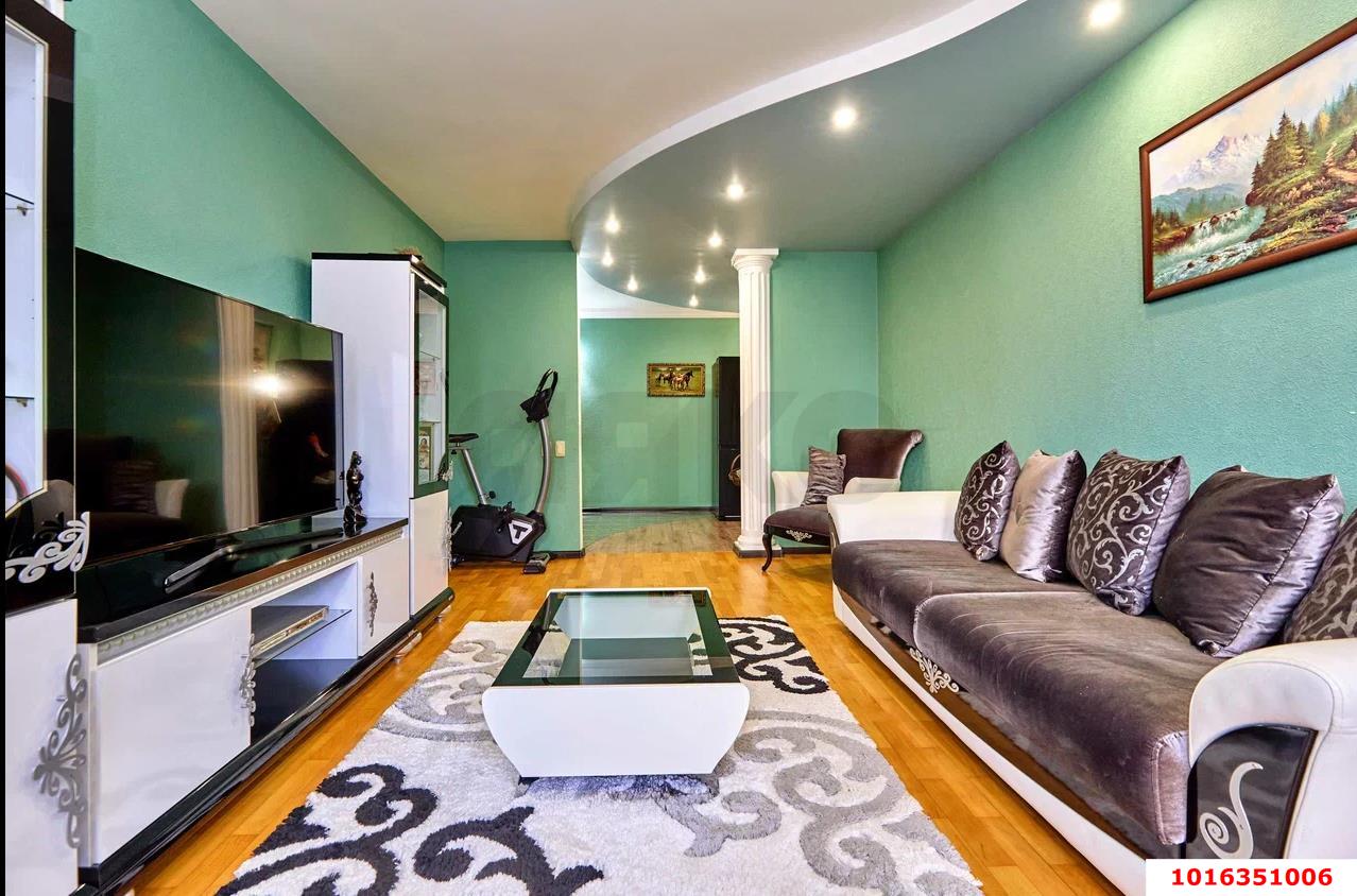 Фото №1: 3-комнатная квартира 74 м² - Краснодар, Западный внутригородской округ, мкр. Юбилейный, ул. 70-летия Октября, 26