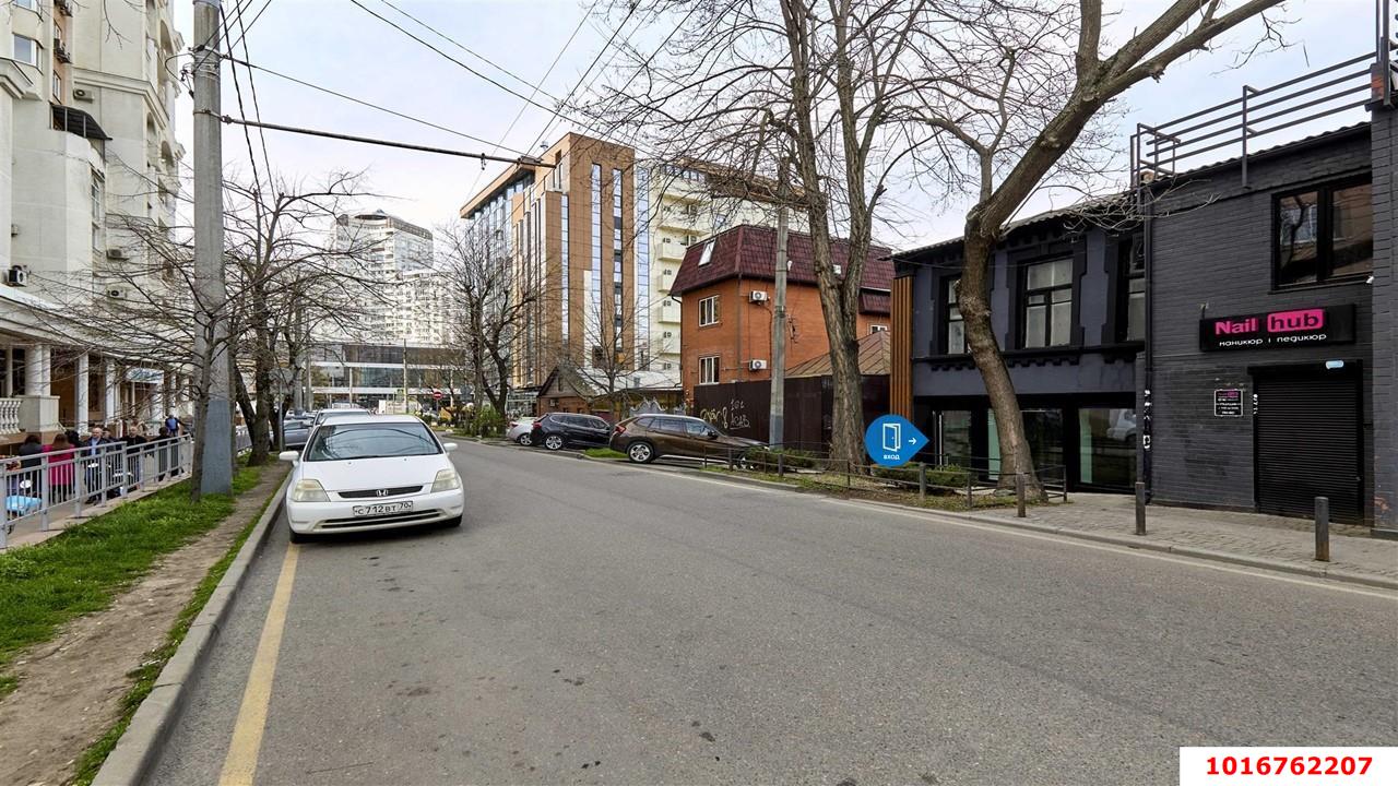 Фото №3: Торговое помещение <span class="whitespace-nowrap">72 м²</span>, <span class="whitespace-nowrap">1/2 эт.</span> - Краснодар, Западный внутригородской округ, мкр. Центральный, ул. Мира, 9/1