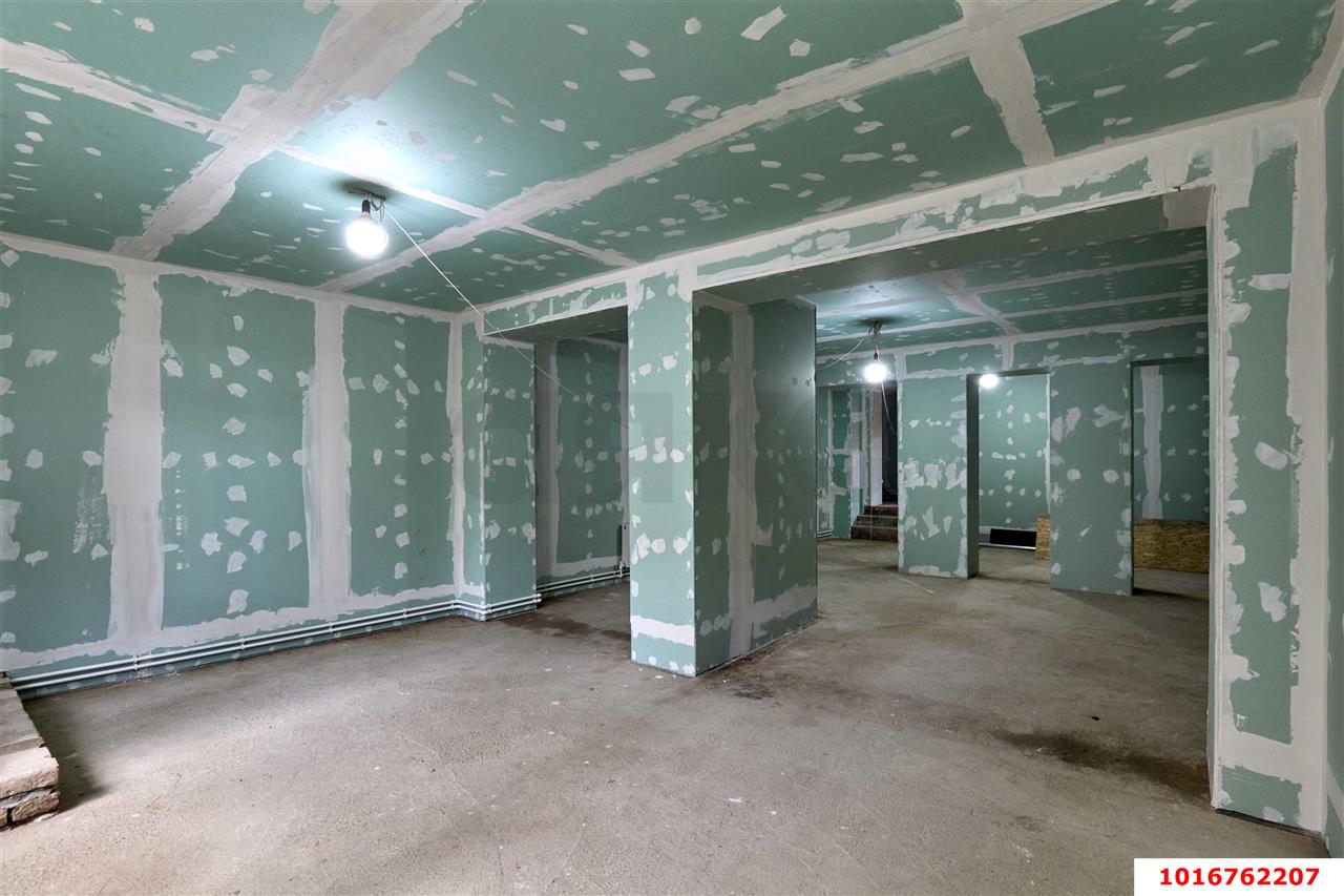 Фото №9: Торговое помещение <span class="whitespace-nowrap">72 м²</span>, <span class="whitespace-nowrap">1/2 эт.</span> - Краснодар, Западный внутригородской округ, мкр. Центральный, ул. Мира, 9/1