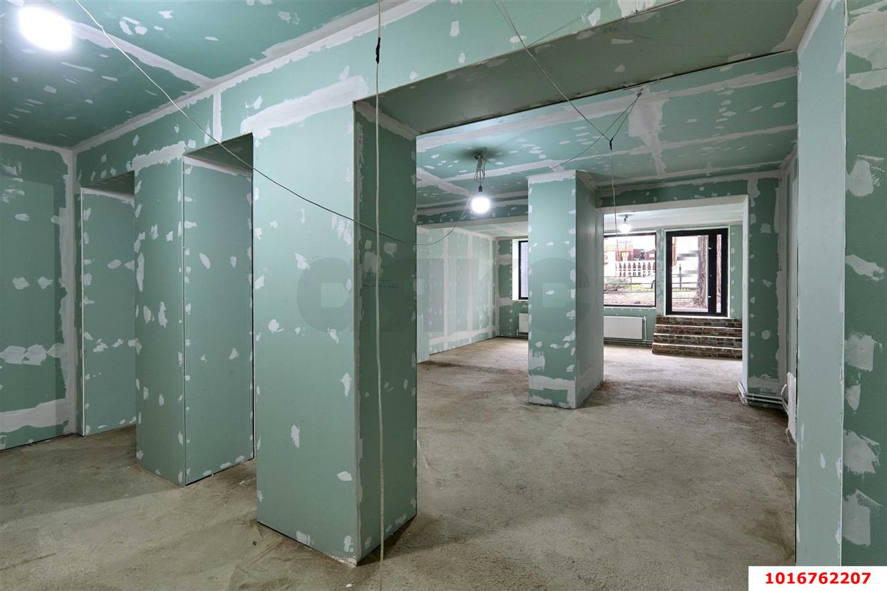 Фото №8: Торговое помещение <span class="whitespace-nowrap">72 м²</span>, <span class="whitespace-nowrap">1/2 эт.</span> - Краснодар, Западный внутригородской округ, мкр. Центральный, ул. Мира, 9/1