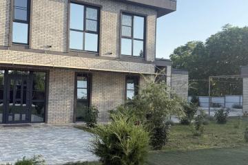 Фото №2: Дом 424 м² - Украинский, ул. Первомайская, 83