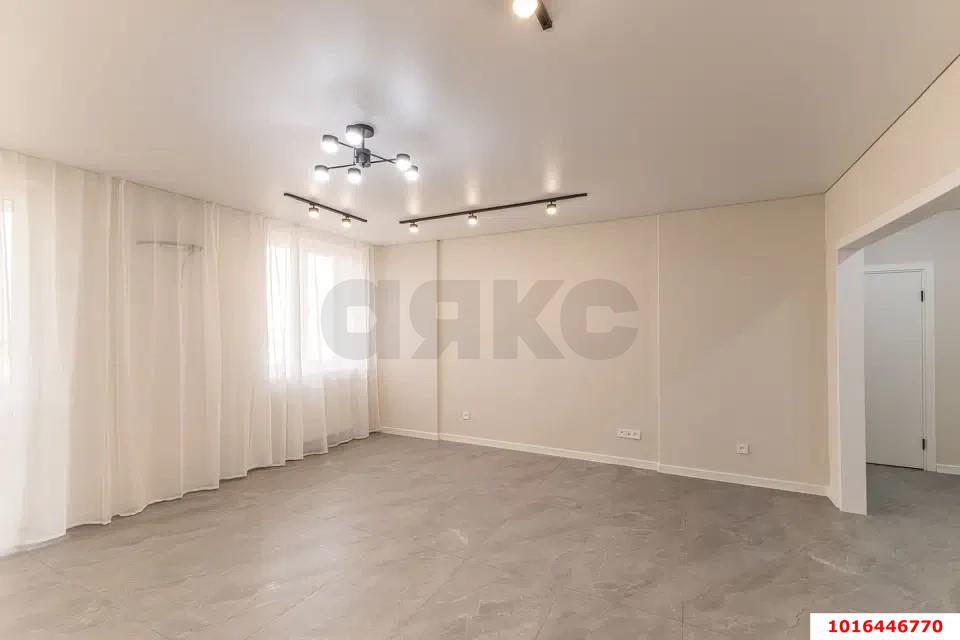 Фото №2: 2-комнатная квартира 56 м² - Знаменский, Карасунский внутригородской округ, мкр. Родные Просторы, ул. Природная, 10Бк1