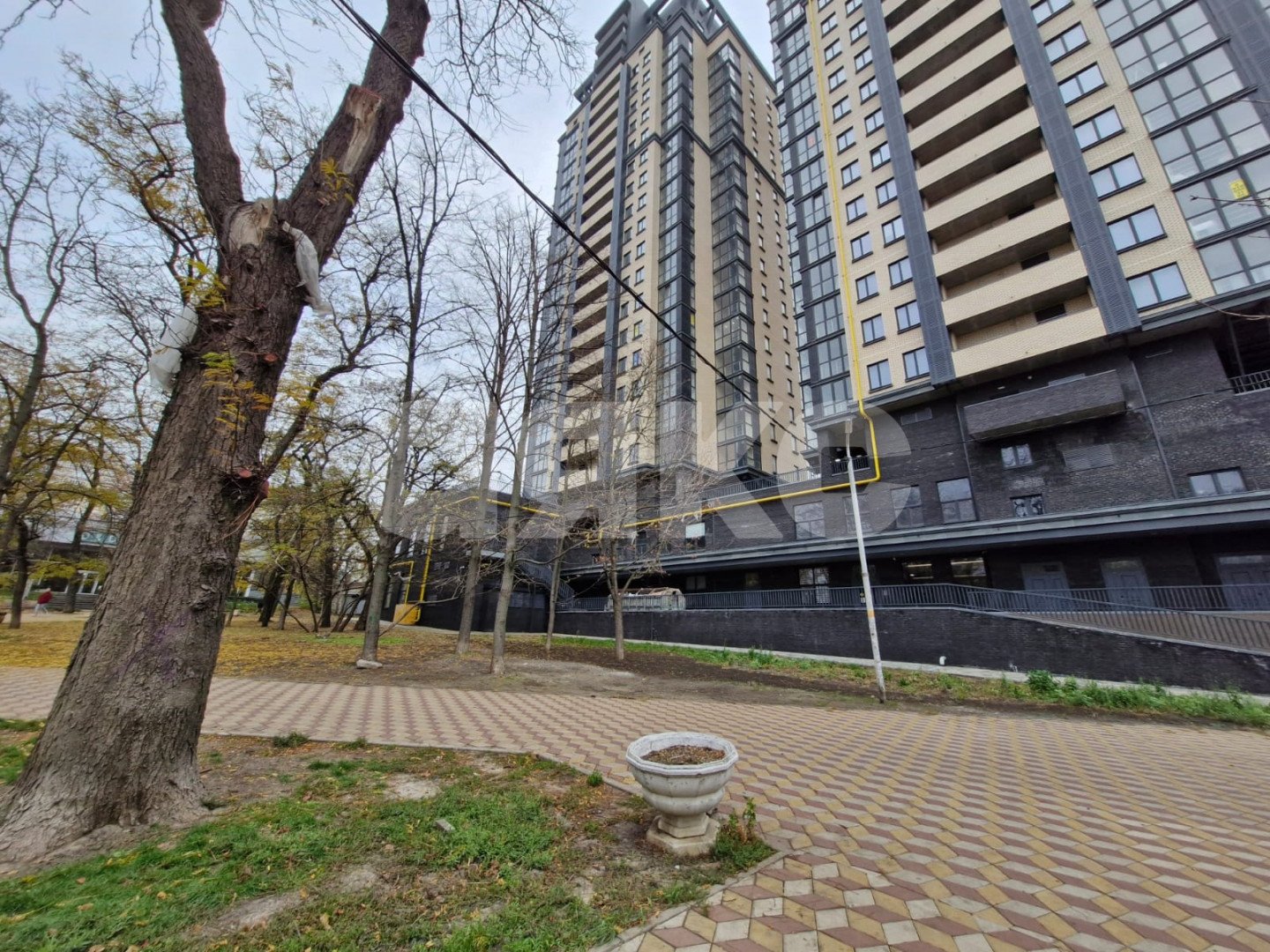 Фото №5: Коммерция 120 м² - Ростов-на-Дону, Октябрьский, Новое Поселение, мкр. жилой комплекс Сквер, пр-кт Будённовский, 77