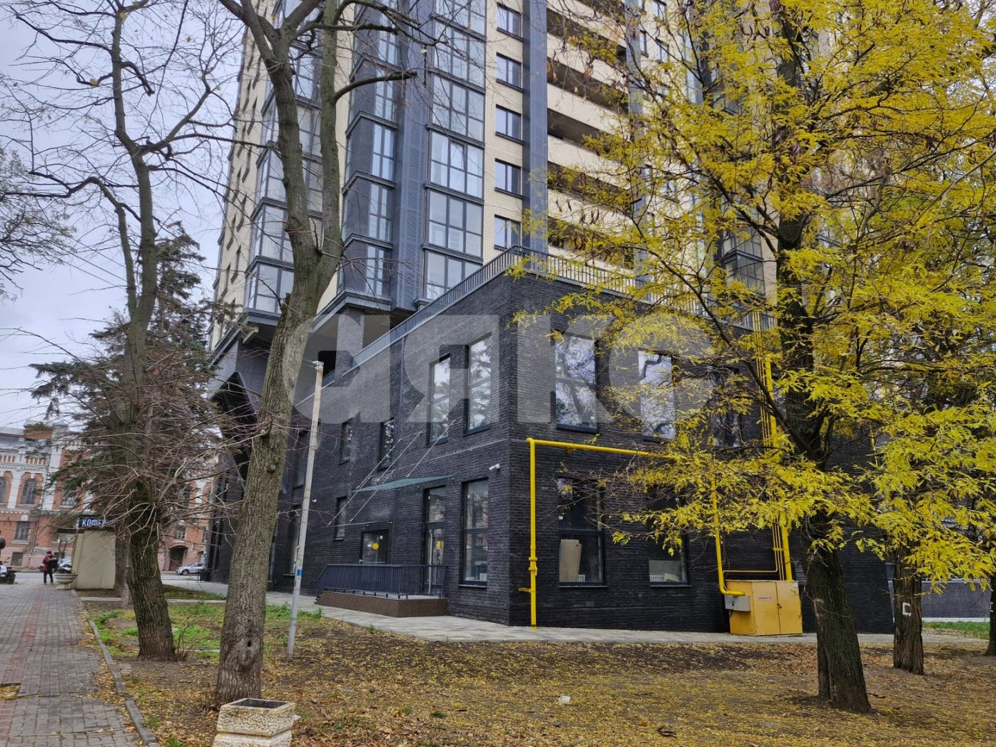 Фото №2: Коммерция 120 м² - Ростов-на-Дону, Октябрьский, Новое Поселение, мкр. жилой комплекс Сквер, пр-кт Будённовский, 77