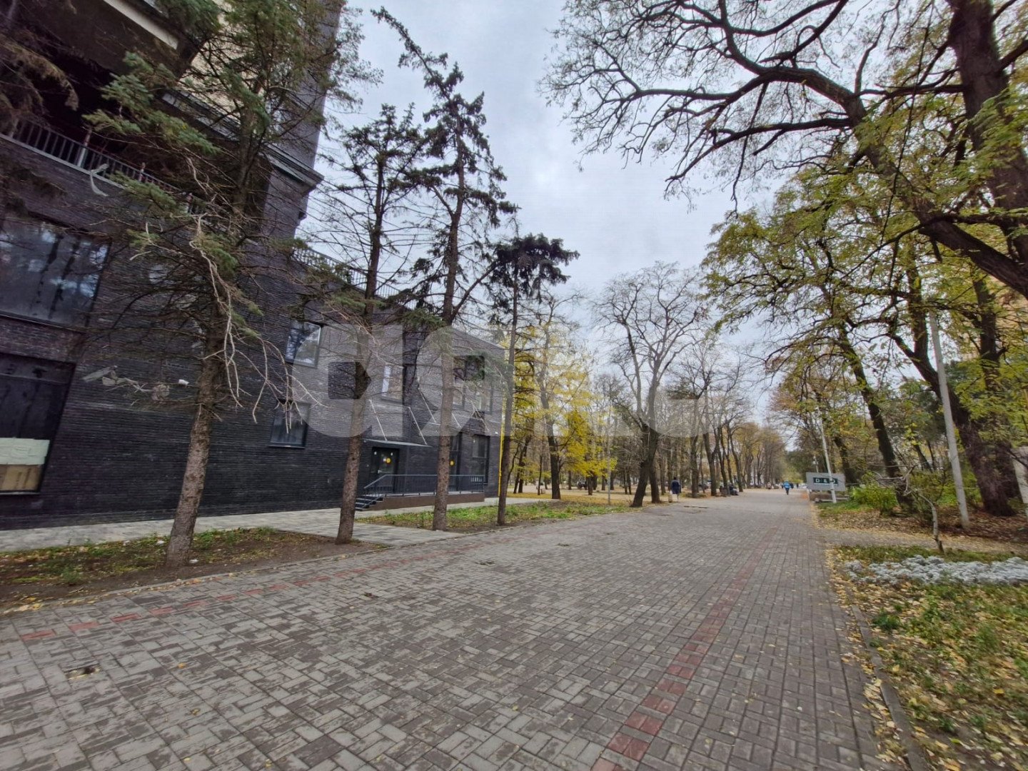 Фото №3: Коммерция 120 м² - Ростов-на-Дону, Октябрьский, Новое Поселение, мкр. жилой комплекс Сквер, пр-кт Будённовский, 77