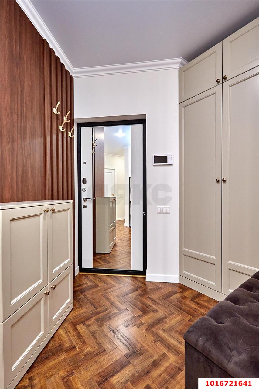 Фото №3: 2-комнатная квартира 65 м² - Краснодар, Прикубанский внутригородской округ, Краевая Клиническая Больница, мкр. жилой комплекс Олимп, ул. Домбайская, 10/2