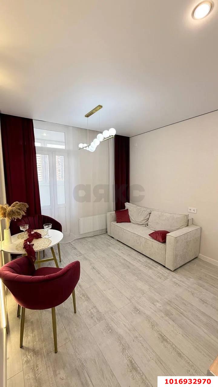 Фото №1: 1-комнатная квартира 35 м² - Краснодар, Прикубанский внутригородской округ, мкр. Россинского, б-р Адмиралтейский, 1