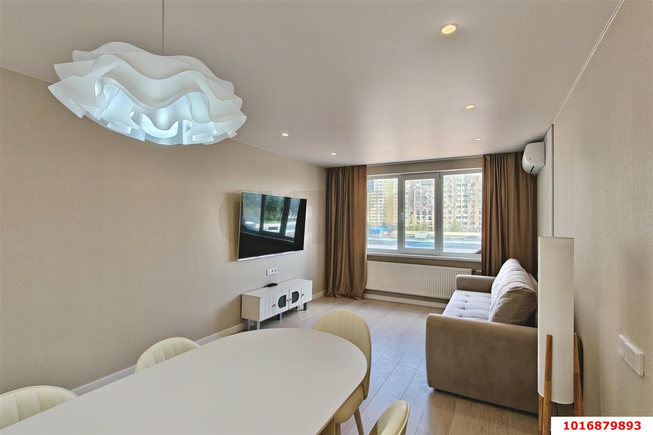 Фото №3: 2-комнатная квартира 68 м² - Краснодар, Прикубанский внутригородской округ, Отделение № 1 совхоза Солнечный, мкр. Фестивальный, ул. Атарбекова, 1/2