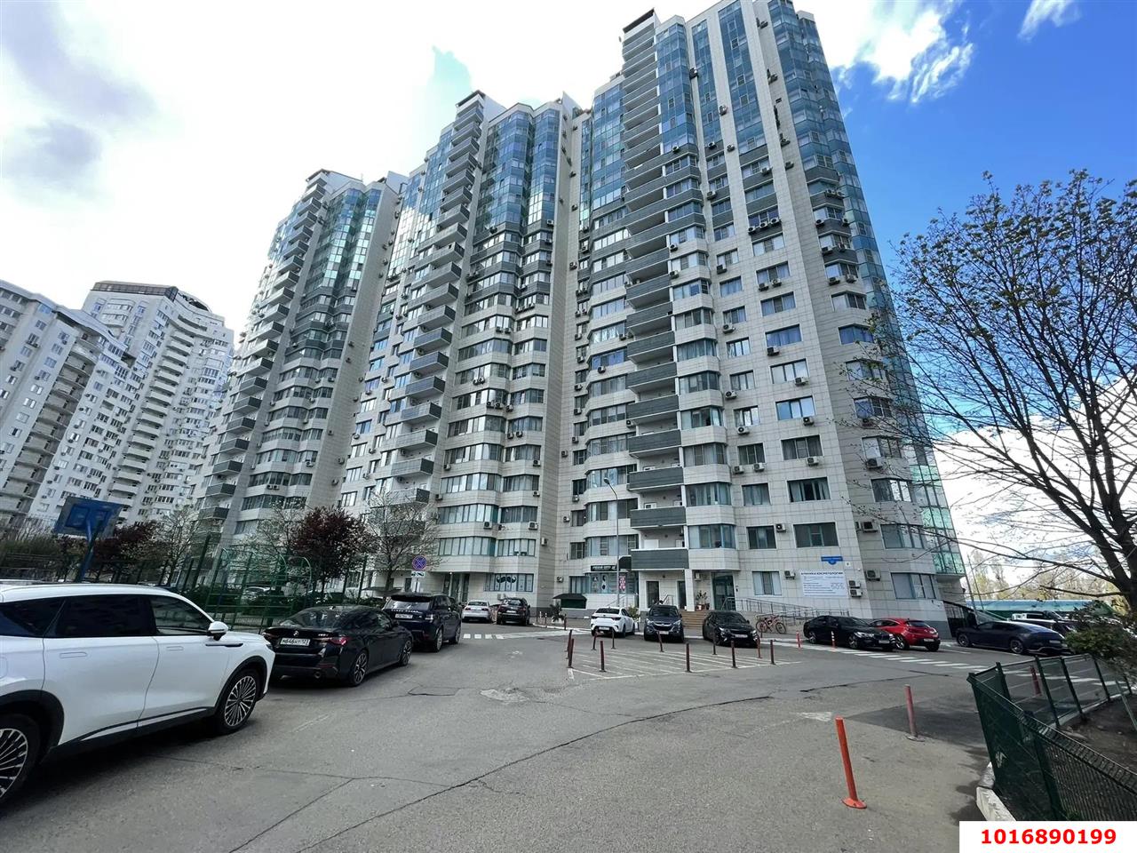 Фото №1: 3-комнатная квартира 120 м² - Краснодар, Западный внутригородской округ, мкр. Центральный, ул. Кубанская Набережная, 37