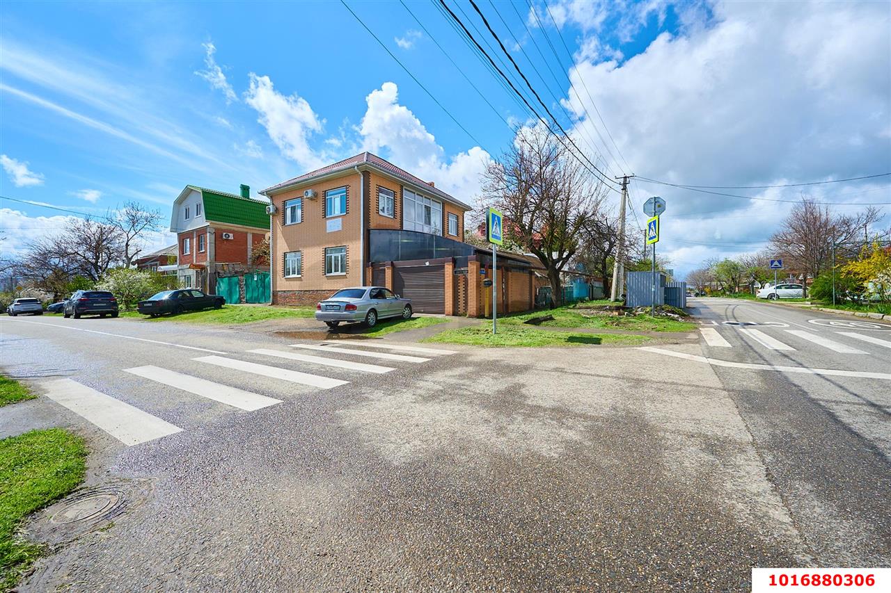 Фото №1: Дом 141 м² + 1.5 сот. - Краснодар, Западный внутригородской округ, мкр. Фестивальный, ул. Труда, 213