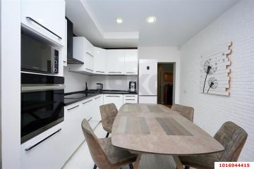 Фото №1: 2-комнатная квартира 80 м² - Краснодар, мкр. Центральный, ул. Октябрьская, 181/2к2