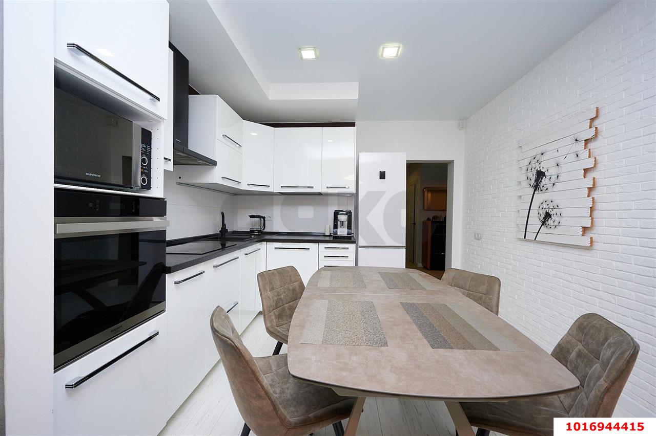 Фото №1: 2-комнатная квартира 80 м² - Краснодар, Центральный внутригородской округ, Западный внутригородской округ, жилой комплекс Центральный, мкр. Центральный, ул. Октябрьская, 181/2к2