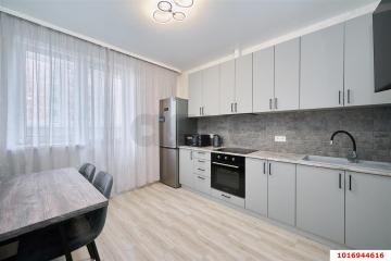 Фото №1: 2-комнатная квартира 53 м² - Краснодар, мкр. Гидростроителей, ул. имени Снесарева, 10