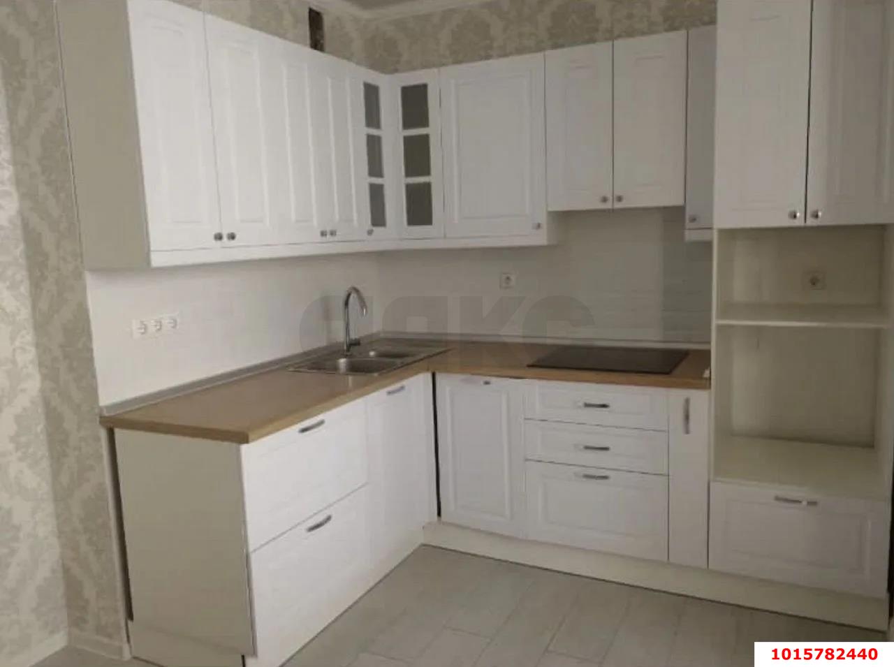 Фото №1: 2-комнатная квартира 73 м² - Краснодар, Прикубанский внутригородской округ, мкр. Восточно-Кругликовский, ул. им. Героя Яцкова И.В., 10