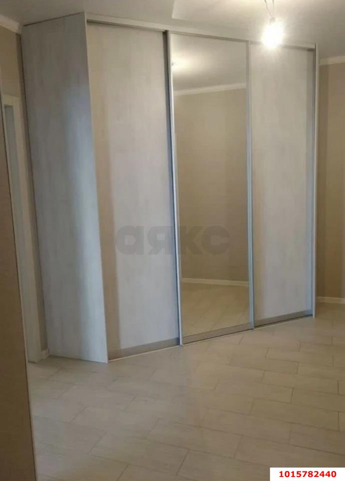 Фото №3: 2-комнатная квартира 73 м² - Краснодар, Прикубанский внутригородской округ, мкр. Восточно-Кругликовский, ул. им. Героя Яцкова И.В., 10