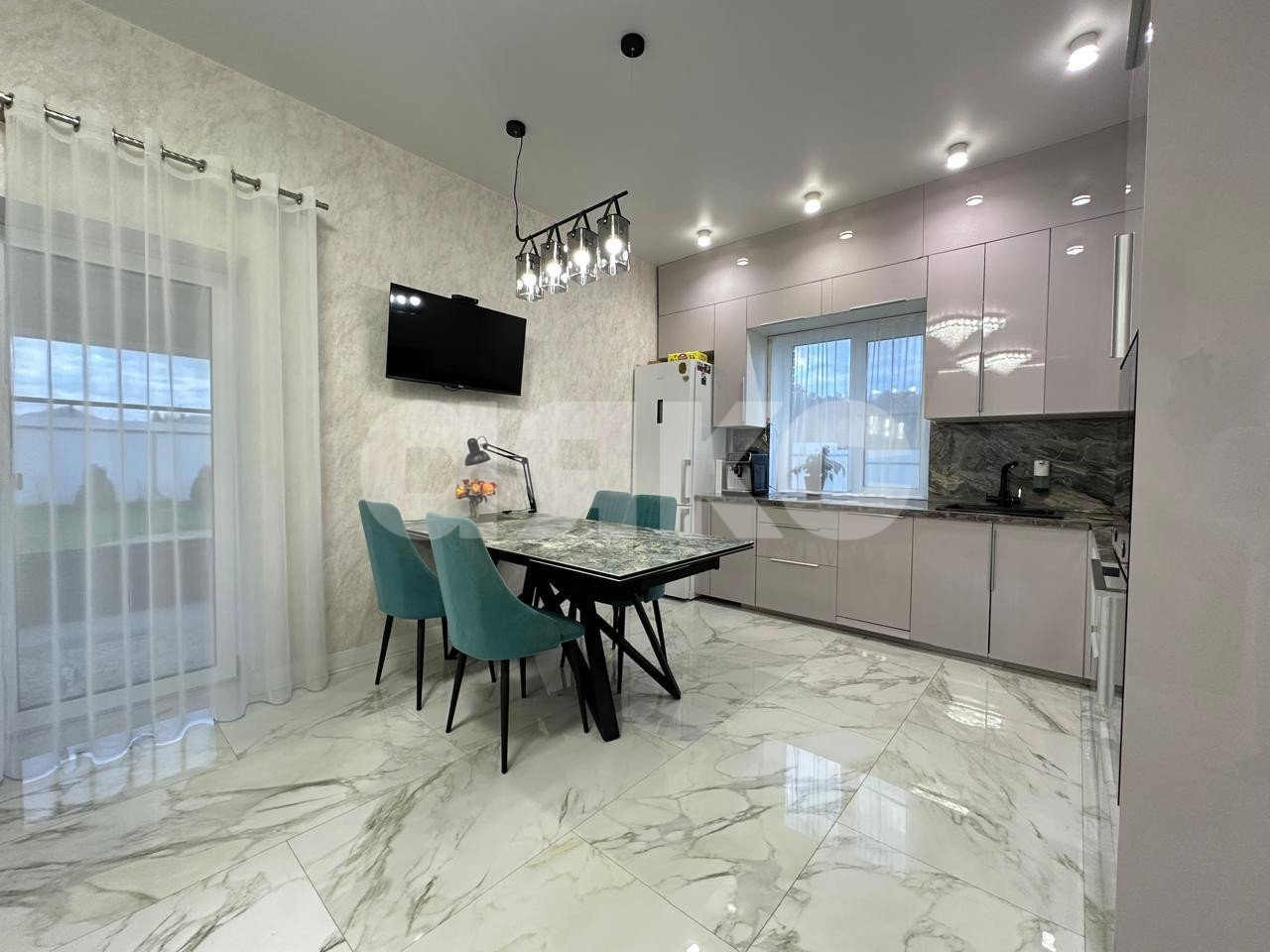 Фото №1: Дом 100 м² + 10 сот. - Новый, мкр. Привокзальный территориальный округ, ул. Красная Горка, 32