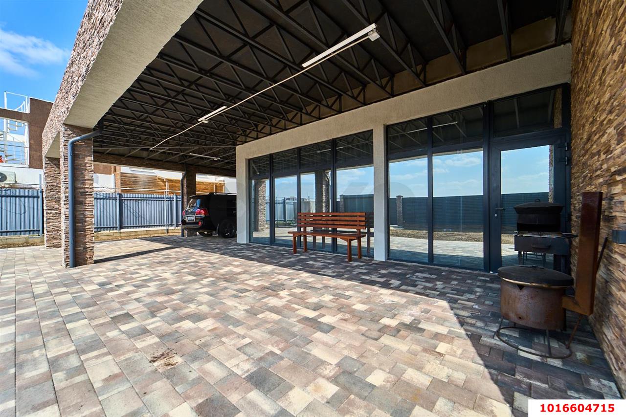 Фото №2: Дом 195 м² + 5 сот. - Краснодар, Прикубанский внутригородской округ, мкр. жилой комплекс Испания, ул. Мадридская, 32