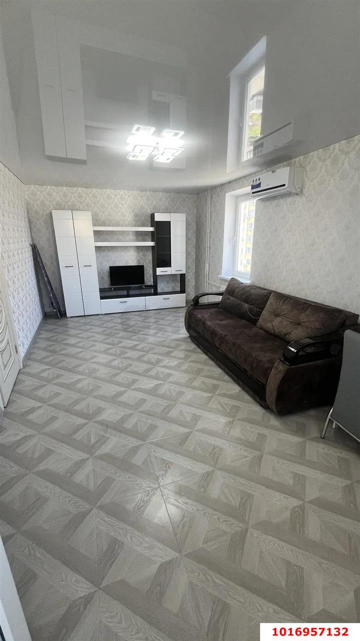 Фото №1: 2-комнатная квартира 64 м² - Краснодар, Карасунский внутригородской округ, Гидростроителей, мкр. Почтовый, ул. имени Валерия Гассия, 14