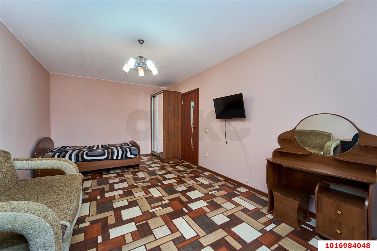 Фото №2: 1-комнатная квартира <span class="whitespace-nowrap">42 м²</span>, <span class="whitespace-nowrap">1/16 эт.</span> - Краснодар, Карасунский внутригородской округ, жилой комплекс Карасунские Озёра, ж/м Пашковский, ул. Краевая, 1/2