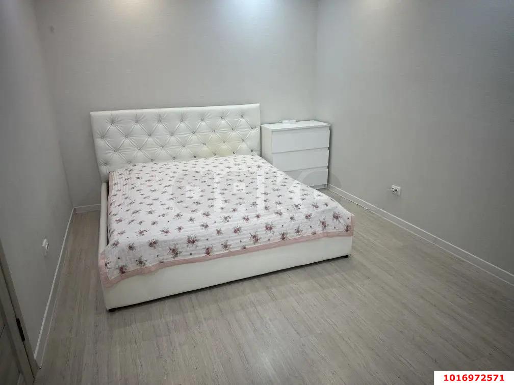 Фото №3: 1-комнатная квартира 42 м² - Краснодар, Прикубанский внутригородской округ, мкр. Музыкальный, ул. имени Сергея Есенина, 110/1