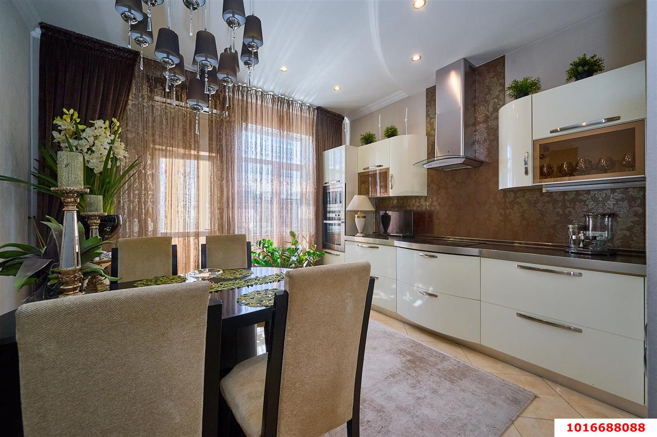 Фото №1: 2-комнатная квартира 85 м² - Краснодар, Центральный внутригородской округ, мкр. Центральный, ул. Гимназическая, 40