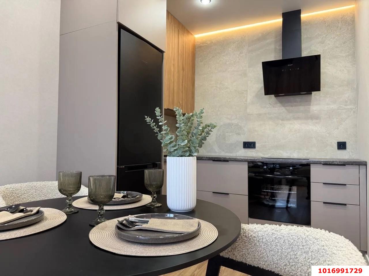 Фото №1: 2-комнатная квартира 52 м² - Краснодар, Прикубанский внутригородской округ, жилой комплекс Свобода, мкр. Краевая Клиническая Больница, ул. Домбайская, 55к2