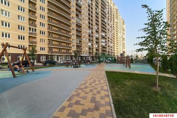 Фото №1: 2-комнатная квартира 68 м² - Краснодар, мкр. имени Петра Метальникова, ул. Петра Метальникова, 38