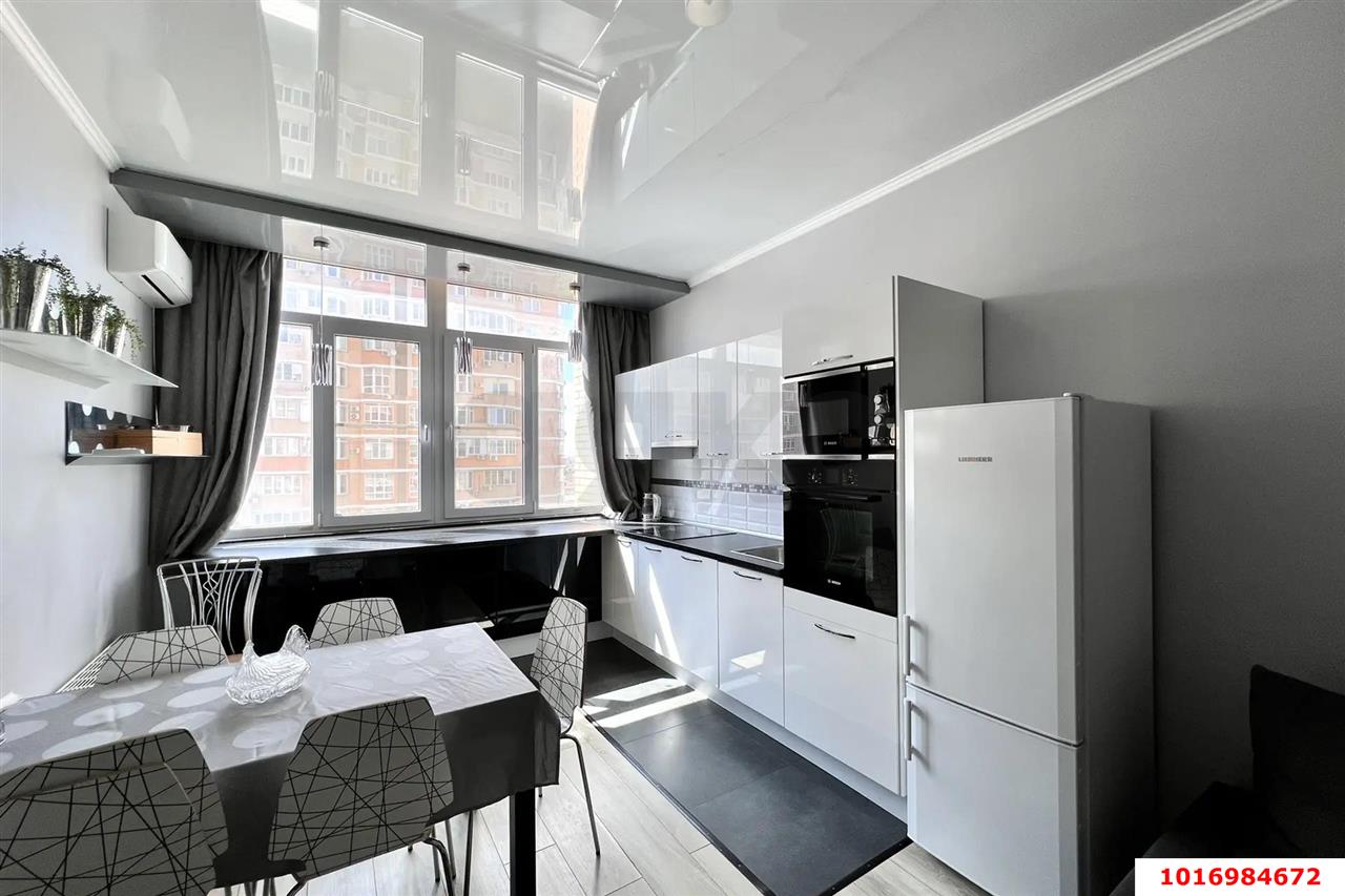 Фото №1: 2-комнатная квартира 75 м² - Краснодар, Прикубанский внутригородской округ, Фестивальный, ЖК Екатеринодар, мкр. Солнечный, ул. Архитектора Петина, 16