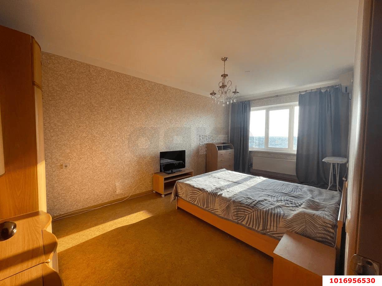 Фото №2: 1-комнатная квартира 40 м² - Краснодар, Центральный внутригородской округ, жилой комплекс имени Чехова, мкр. Дубинка, ул. 1-я Линия Поймы реки Кубань, 2