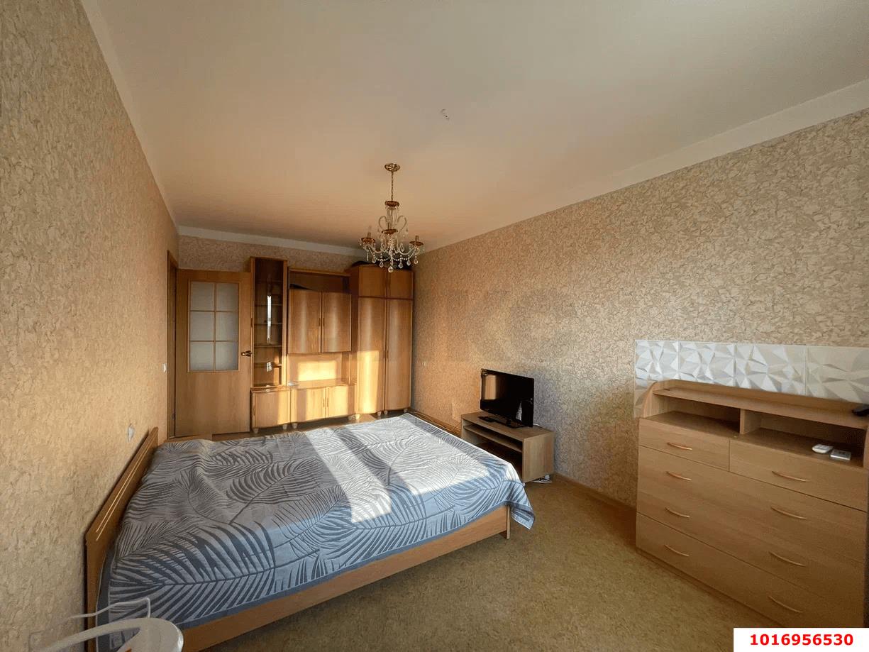 Фото №1: 1-комнатная квартира 40 м² - Краснодар, Центральный внутригородской округ, жилой комплекс имени Чехова, мкр. Дубинка, ул. 1-я Линия Поймы реки Кубань, 2