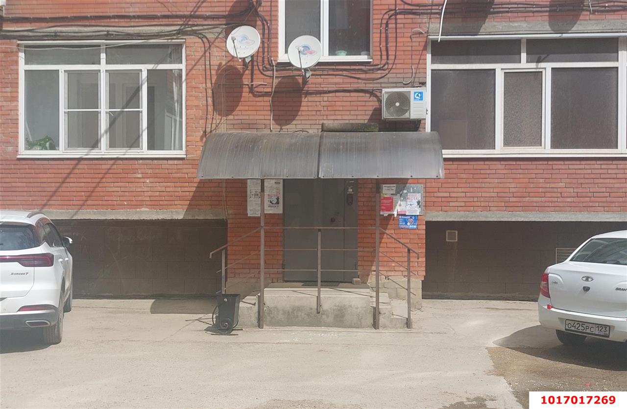 Фото №1: 2-комнатная квартира 54 м² - Краснодар, Прикубанский внутригородской округ, Музыкальный, мкр. Завод Радиоизмерительных Приборов, ул. Суздальская, 14