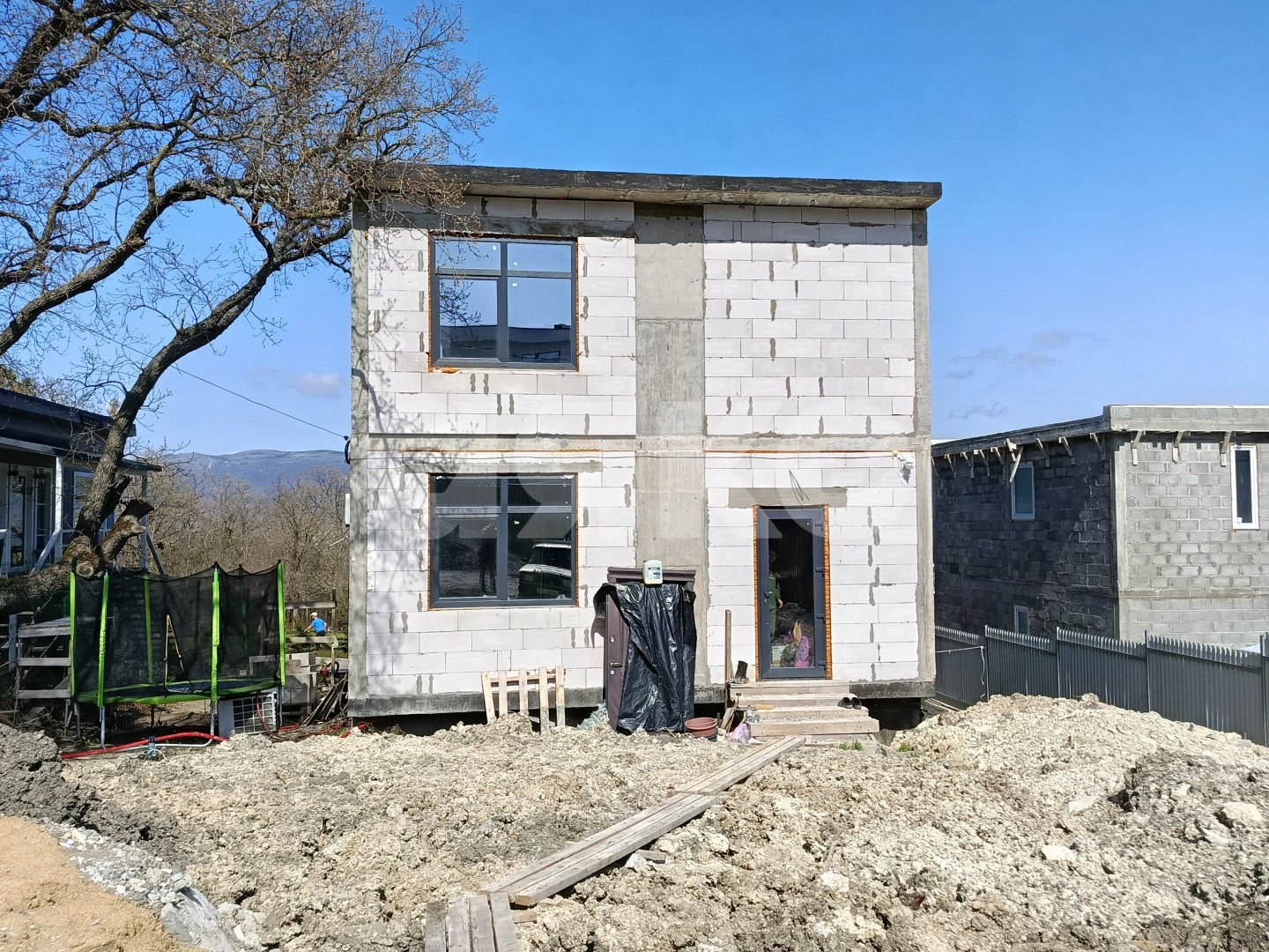 Фото №1: Дом 221 м² + 5 сот. - СНТ Голубая Долина, ул. Хвойная