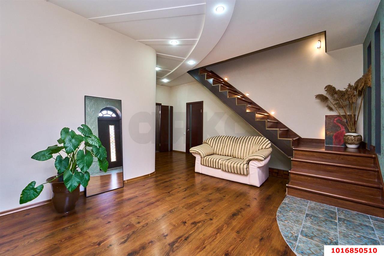 Фото №6: Дом 275 м² + 10 сот. - Краснодар, Прикубанский внутригородской округ, Калинино, мкр. Завод Радиоизмерительных Приборов, ул. Зональная