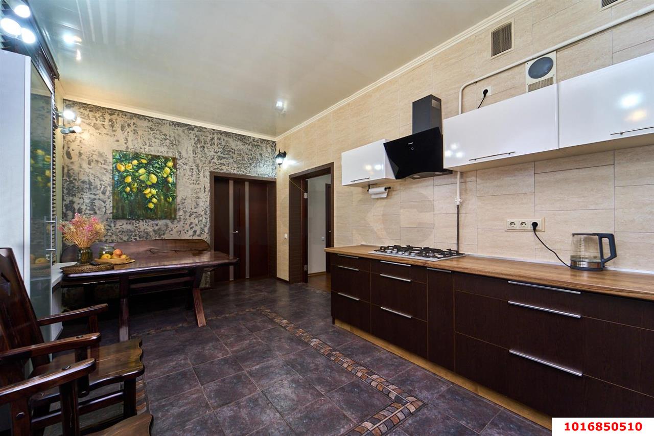 Фото №2: Дом 275 м² + 10 сот. - Краснодар, Прикубанский внутригородской округ, Калинино, мкр. Завод Радиоизмерительных Приборов, ул. Зональная