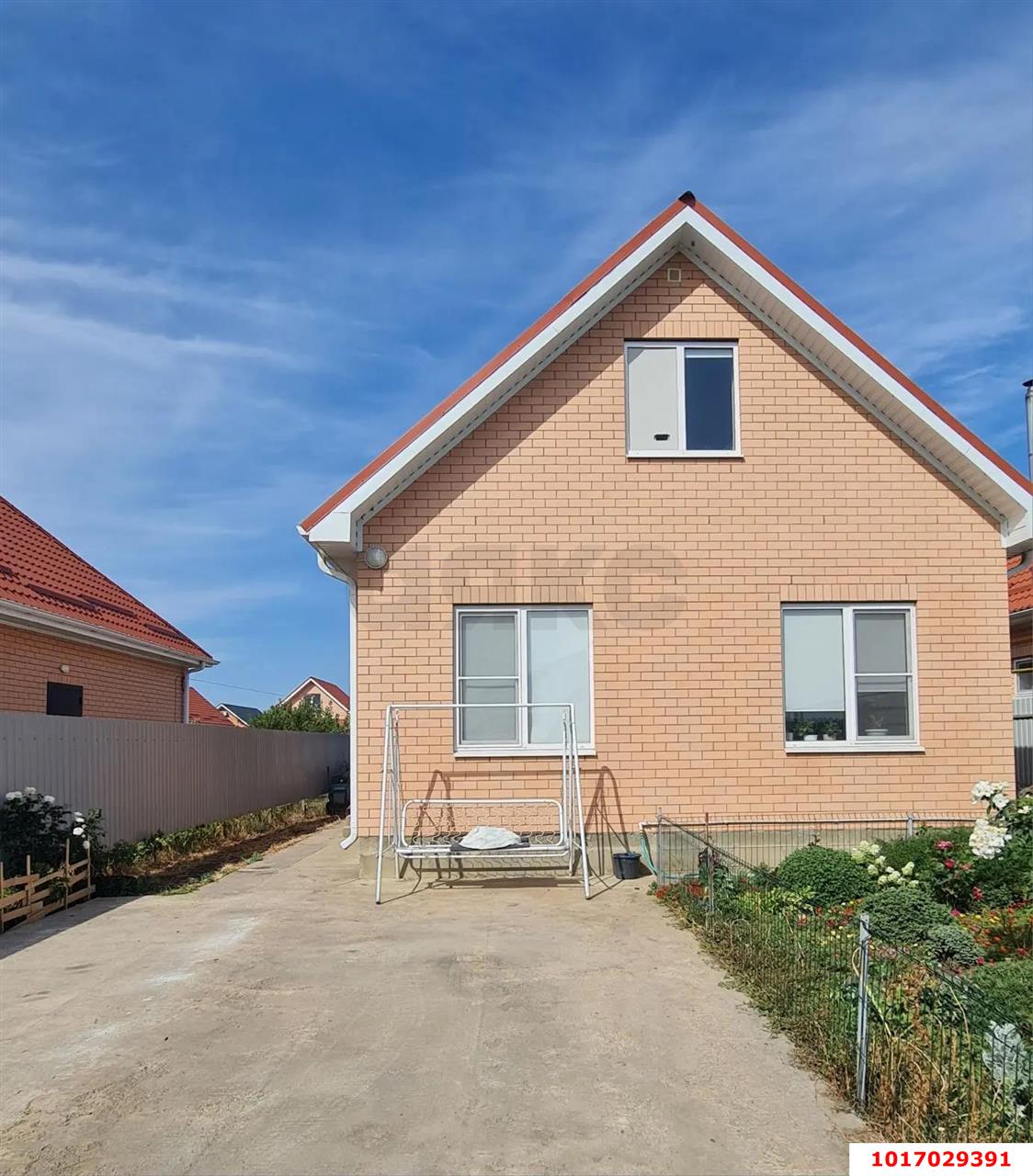 Фото №1: Дом 107 м² + 5 сот. - Новотитаровская, п. коттеджный  Новотитаровка, ул. Анадырская, 15А