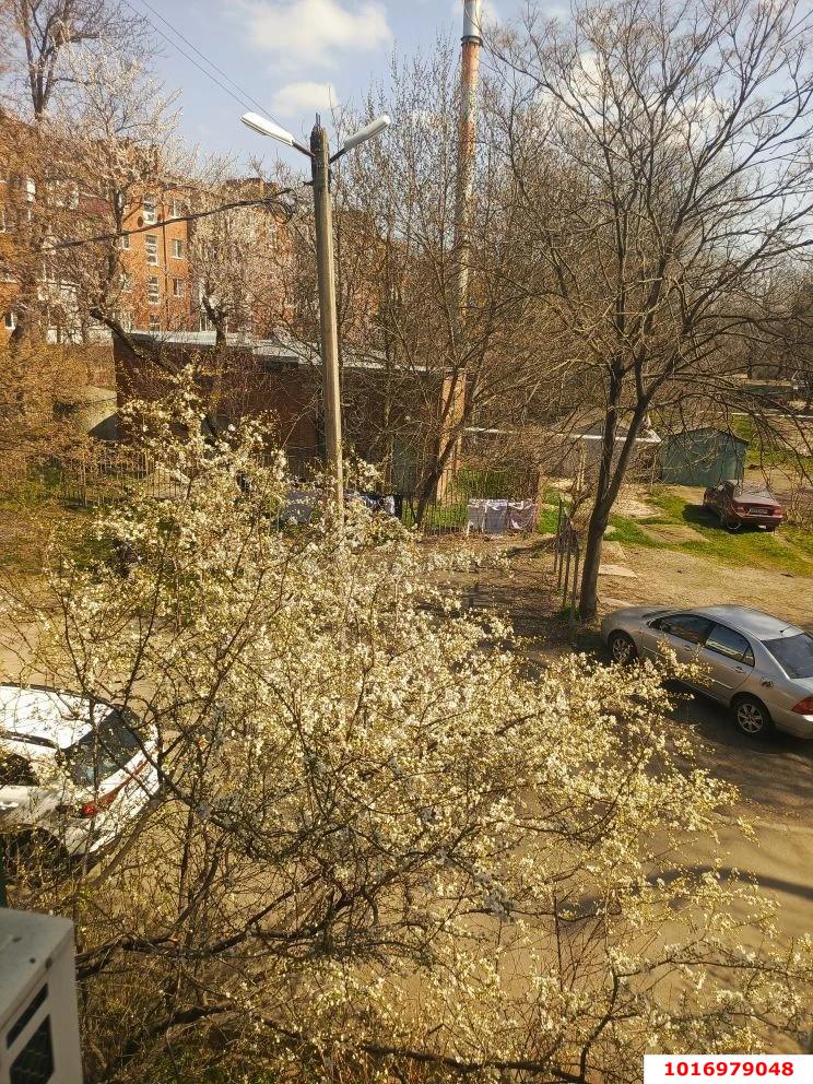 Фото №15: 3-комнатная квартира <span class="whitespace-nowrap">59 м²</span>, <span class="whitespace-nowrap">2/5 эт.</span> - Краснодар, Западный внутригородской округ, Горгаз, мкр. Центральный, ул. Индустриальная, 54