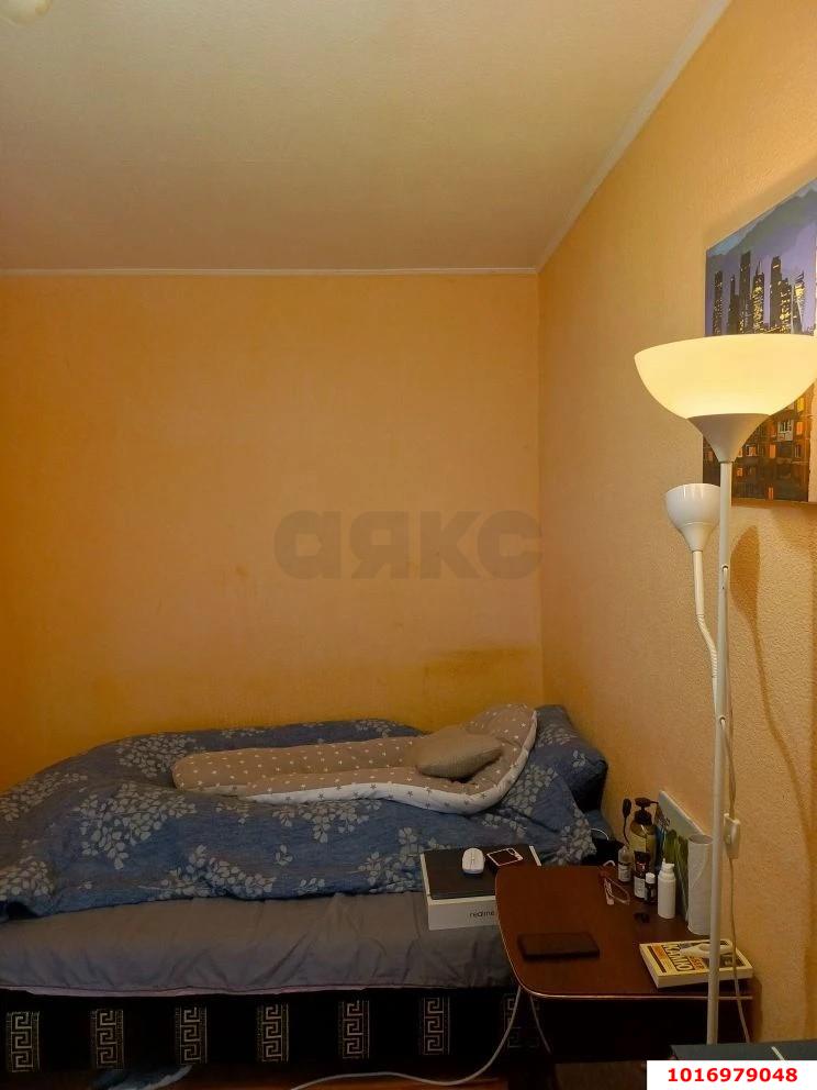 Фото №9: 3-комнатная квартира <span class="whitespace-nowrap">59 м²</span>, <span class="whitespace-nowrap">2/5 эт.</span> - Краснодар, Западный внутригородской округ, Горгаз, мкр. Центральный, ул. Индустриальная, 54