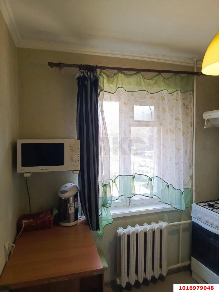 Фото №2: 3-комнатная квартира <span class="whitespace-nowrap">59 м²</span>, <span class="whitespace-nowrap">2/5 эт.</span> - Краснодар, Западный внутригородской округ, Горгаз, мкр. Центральный, ул. Индустриальная, 54