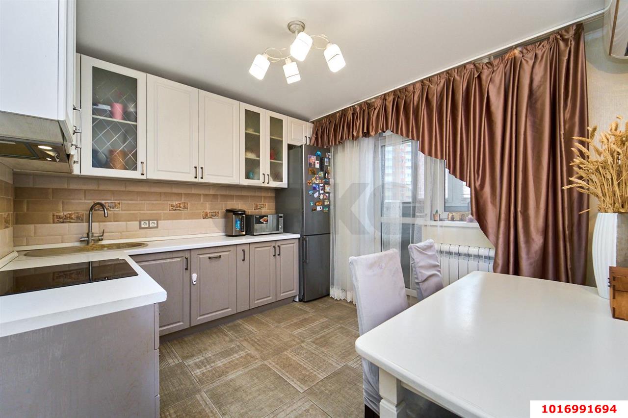 Фото №2: 2-комнатная квартира 65 м² - Краснодар, Прикубанский внутригородской округ, мкр. Военный городок № 109, ул. Кореновская, 63