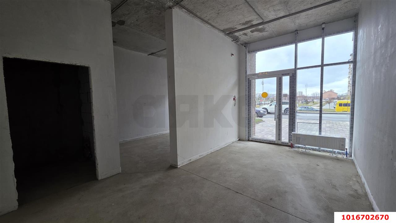 Фото №1: Торговое помещение 36 м² - Краснодар, Прикубанский внутригородской округ, мкр. жилой комплекс Дыхание, ул. Лётчика Позднякова, 2к28