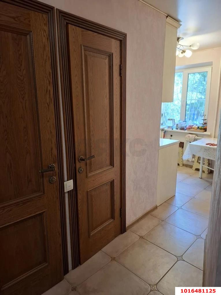 Фото №4: 4-комнатная квартира 59 м² - Краснодар, Центральный внутригородской округ, мкр. Центральный, ул. Хакурате, 7