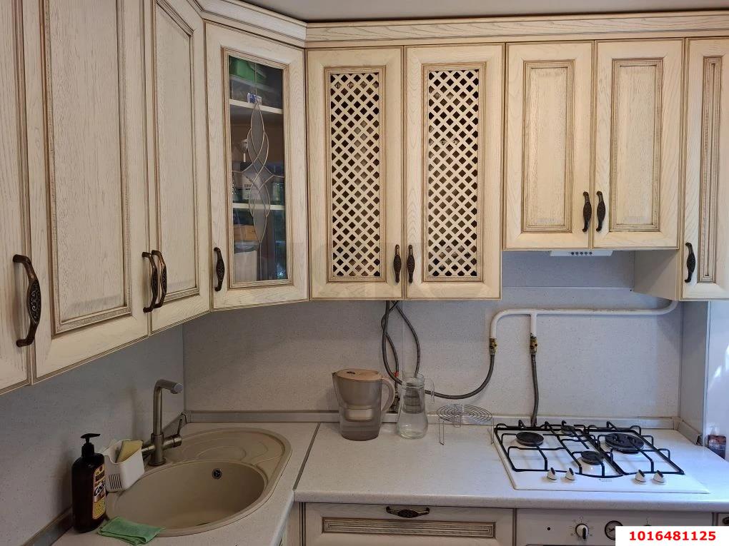 Фото №2: 4-комнатная квартира 59 м² - Краснодар, Центральный внутригородской округ, мкр. Центральный, ул. Хакурате, 7